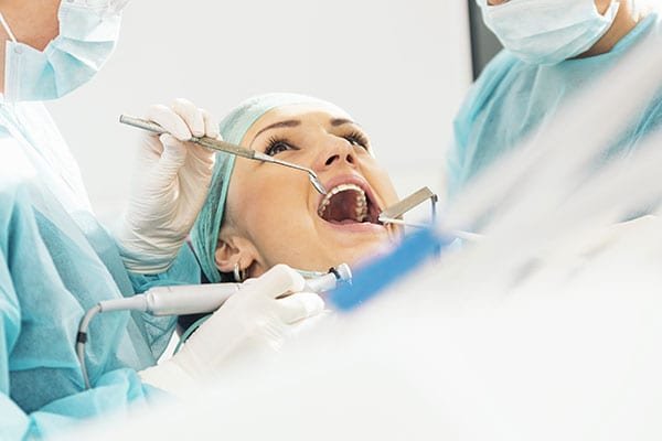 Dental-Oral-Surgery-Treatment-Photo (2)